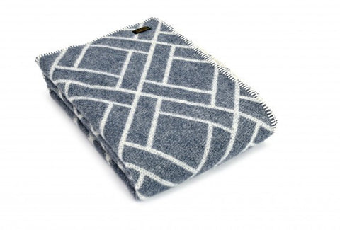 BRICK JACQUARD TWO TONE THROW IN BLUE